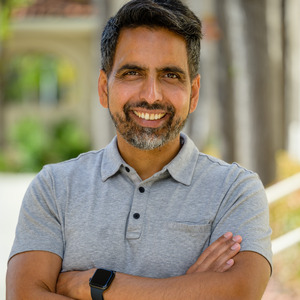 Sal Khan headshot fall 2022 (2) (3)